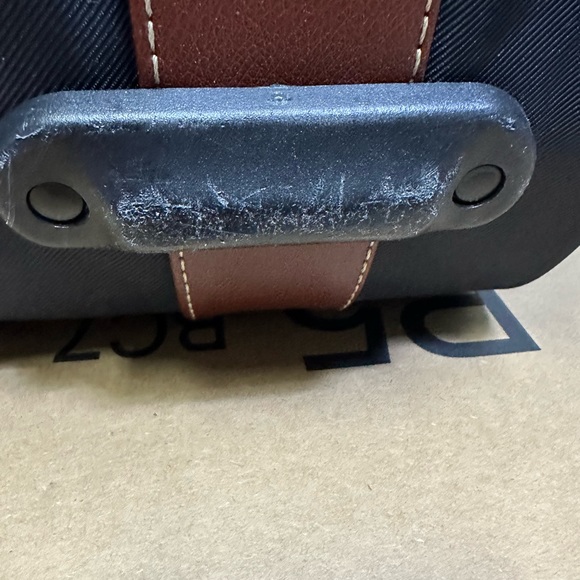 Samsonite carry on two wheel luggage - Picture 6 of 9